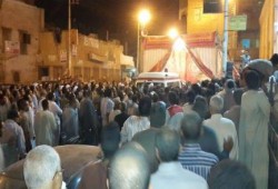 قنا : الالاف من أهالي قوص يشيعون فقيدهم الذي تسبب الامن في مقتله