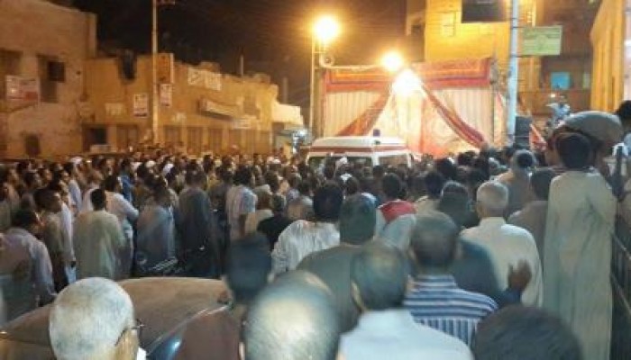 الآلاف من أهالي قوص يشيعون فقيدهم الذي تسبب أمن الانقلاب في مقتله