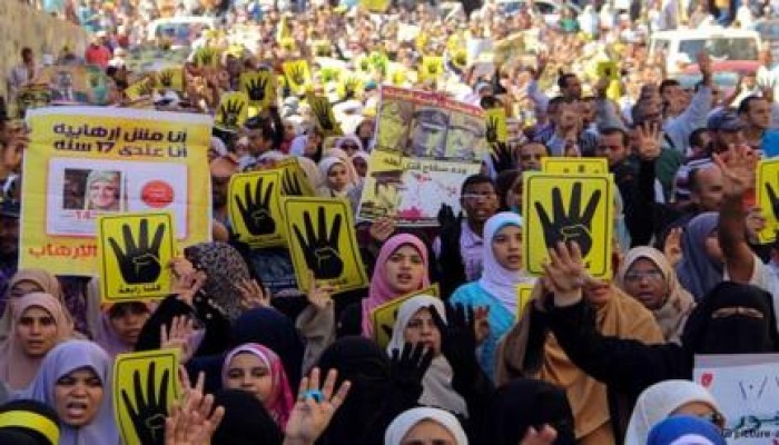 استبعاد مواطنة من  الـ"30 ألف معلم"  لإن إسمها "رابعة" !