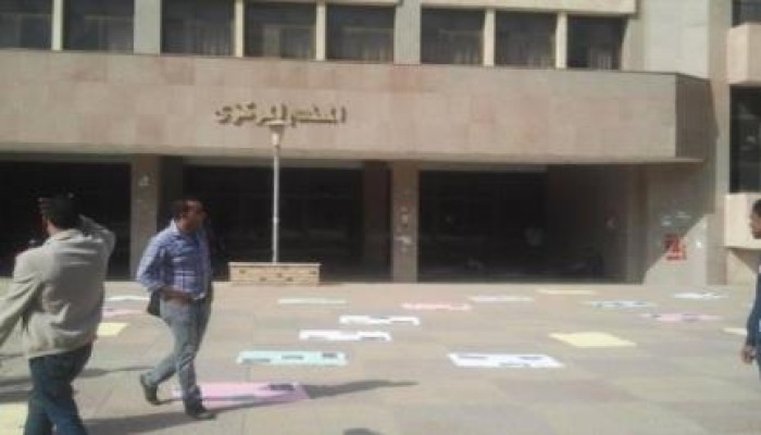 طلاب حلوان ينظمون معرضًا يستعرضون فيه سياسات فالكون