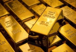 الذهب يقترب من أقل سعر في 4 سنوات ونصف مع ارتفاع الدولار