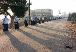 الشرقية: سلاسل بشرية لطلاب المدارس بكفر حافظ رفضا لحكم العسكر