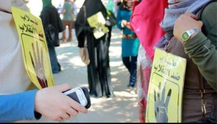 فصل طالبتين بإدفو 7 أيام لرفضهما جرائم الانقلاب في سيناء