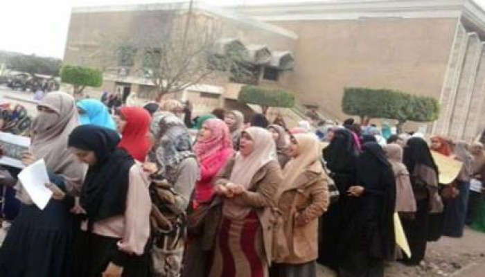 مسيرة لطالبات أزهر الزقازيق رفضًا لفصل زملائهن