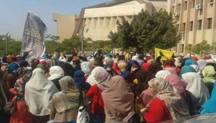 أمن الانقلاب يقتحم جامعة الأزهر بنات في مدينة نصر