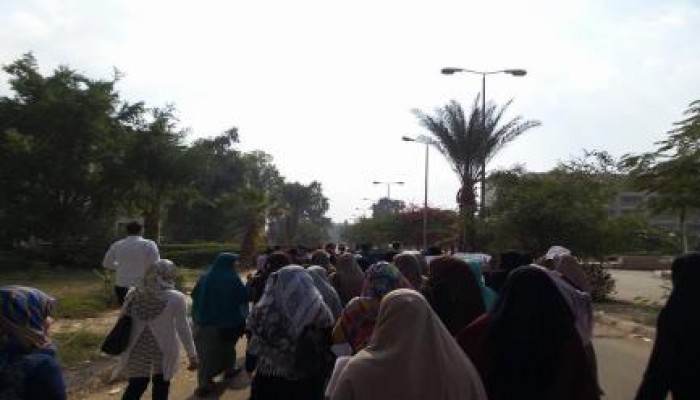 بالصور .. طلاب ‫‏جامعة المنيا‬ يواصلون حراكهم الطلابي و قوات أمن الانقلاب تقتحم الجامعة