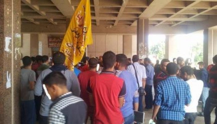 بالصور .. طلاب أزهر أسيوط يتظاهرون ضد الانقلاب رغم حصار الأمن للجامعة
