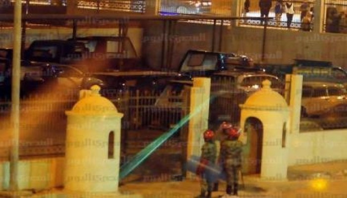 "بلطجية الانقلاب" يتصارعون .. الجيش يحاصر قسم المنتزه لتحرير ضابط بحرية احتجزته  الشرطة