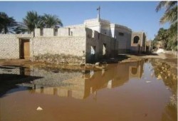 بالصور.. غرق أحياء أسوان في الصرف يهدد عشرات المنازل بالانهيار