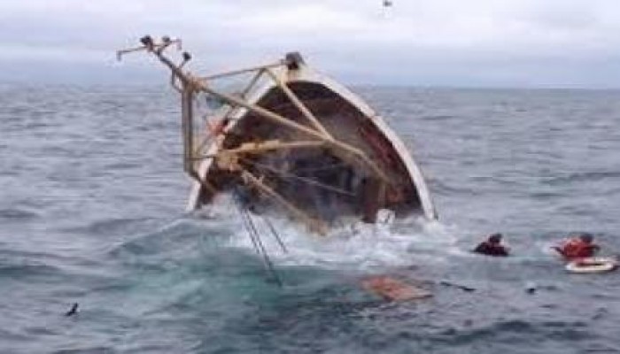 القوات البحرية تغرق 4 مراكب وتعتقل 32 صيادًا في دمياط