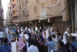 الإسكندرية : الشباب يتصدون لأمن الإنقلاب بمسيرة سيدي بشر بالألعاب النارية والحجارة