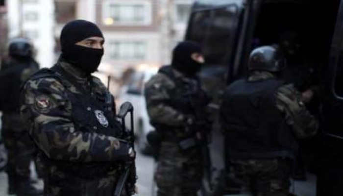 قوات داخلية وجيش حكومة الانقلاب تشن حملة مداهمات بضاحية السلام بالعريش