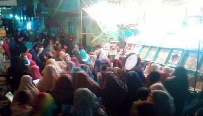 في مسيرة ليلية حاشدة ثوار الكوم الأحمر يهتفون: "كلمة واحدة وغير مفيش.. السياسة مش للجيش"