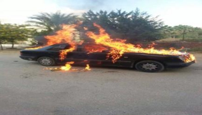 بالصور .. عوض يعود بجامعة الأزهر .. طلاب الجامعة يحرقون سيارة عميد طب أسنان