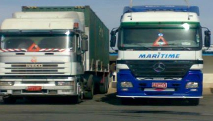 "التريلات" تتسبب فى أزمة مرورية بالإسكندرية