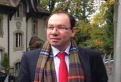 وائل قنديل : بعض الناس يخلط بسذاجة أو بخبث، بين أحداث محمد محمود الأولى 2011 و2012