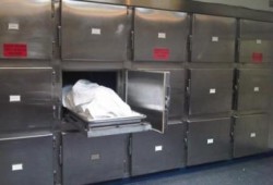 بسبب خلاف مع السفارة والكفيل: فيديو.. احتجاز "مصري" متوفى بالسعودية في ثلاجة الموتى