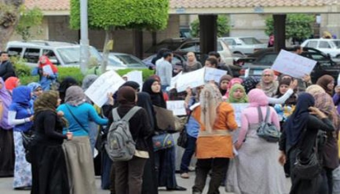 مظاهرة لبنات الأزهر أمام منزل رئيس الجامعه تحت شعار جوز الست