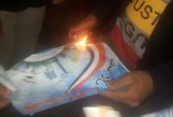 أهالي ‫‏كرداسة‬ يحرقون ملصقات لحزب النور