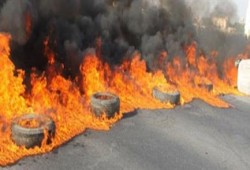 مجهولون يقطعون طريق المحلة الدائري بالغربية