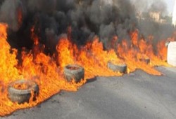 مجهولون يقطعون طريق المحلة الدائري بالغربية