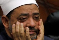 شيخ الأزهر الانقلابي يصف الدعوة إلى رفع المصاحف بالفتنة