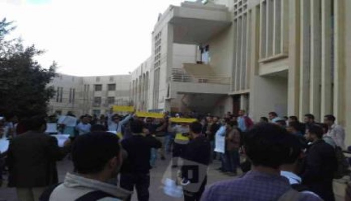 وقفة لطلاب "أكاديمية القاهرة" تنديدا بجرائم العسكر
