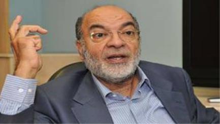 نقيب الصيادلة يعلن استقالته في مؤتمر صحفي