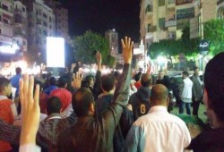 الفيوم: رافضو الانقلاب بمدينة الفيوم يواصلون تظاهرتهم برغم القمع الأمني