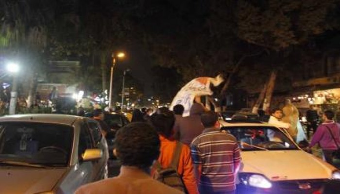 مسيرة ليلية بالمعادي تنتهي أمام السفارة الصهيونية