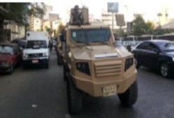 الجيش ينشر آليات عسكرية بميدان التحرير ومناطق القاهرة الكبري