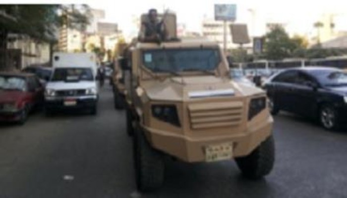 الجيش ينشر آليات عسكرية بميدان التحرير ومناطق القاهرة الكبري