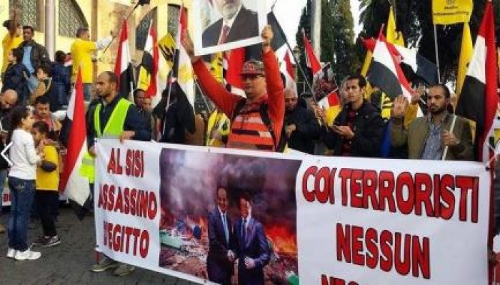 تظاهرات أمام مقر اقامة السفاح عبد الفتاح السيسي في فندق جراند روما (صور)