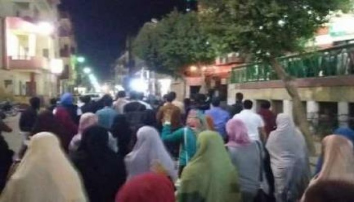 مسيرة ليلية في أسيوط للدعوة لتظاهرات 28 نوفمبر