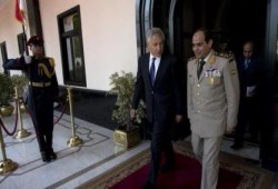 نشطاء يسخرون من "نحس" زيارة السيسي علي أوروبا: "الإيبولا وإنهيار اليورو"