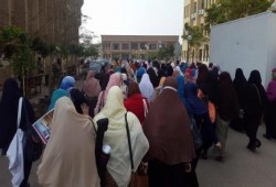 بالصور : طالبات أزهر القاهرة تتحدي أمن الانقلاب بتظاهرة ثانية أمام الكافيتريا