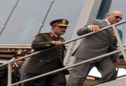 رئيس اركان الجيش (صهر السيسي) يتوجه الى اثينا (بملابس مدنيه)!!