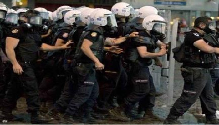قوات بلغارية تداهم بيوت مسلمين ومسجدًا وتعتقل إمامه