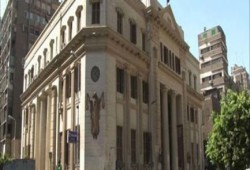 قاضي يعنف محامي بالمنصورة والمحامين يعتصمون للمطالبة برحيله