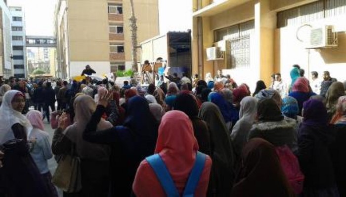 تظاهرات طلاب المجمع النظرى بجامعة الإسكندرية تنديدا بفصل الطلاب