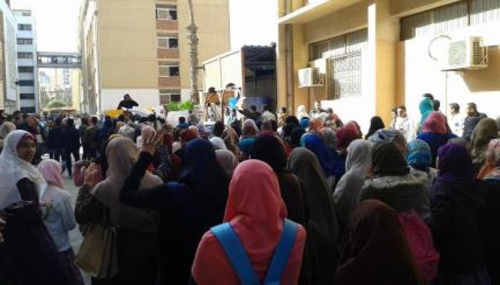 تظاهرات طلاب المجمع النظرى بجامعة الإسكندرية تنديدا بفصل الطلاب