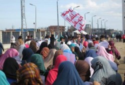 مسيرة لطلاب جامعة دمنهور تحت شعار "بناتنا خط أحمر"