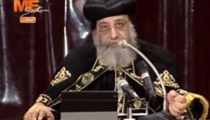 (بالفيديو) تواضروس يأمر بطرد سيده طالبته بالتدخل لحل مشكلتها