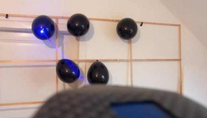 بالفيديو.. ساعة ليزر حقيقية تُشعل أعواد الثقاب وتقطع البلاستيك