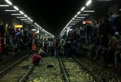 حالة انتحار جديدة .. مواطن يلقي بنفسه أسفل عجلات المترو