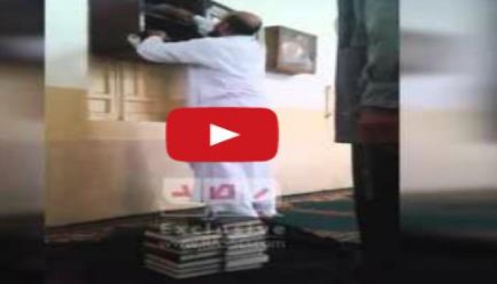 بالفيديو .. تجميع المصاحف الوقف من أحد مساجد الدقهلية تخوفًا من مظاهرات 28 نوفمبر