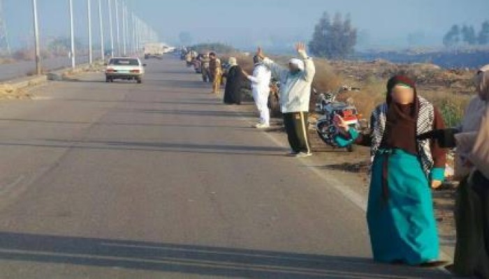 كفرالشيخ : سلسلة بشرية صباحية لثوار الرياض ردا علي ما حدث بحقهم من انتهاكات امس