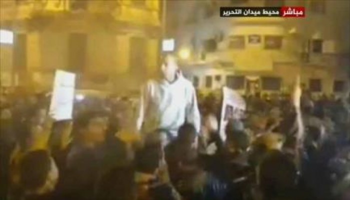 مظاهرة قرب "ميدان التحرير" تنديد بحكم البراءة للمخلوع مبارك ومعاونيه