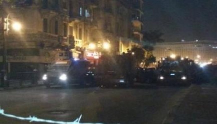 أمن الانقلاب يعتدي على متظاهري التحرير ويعتقل العشرات