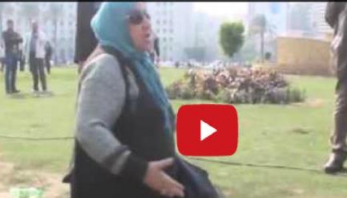 بالفيديو .. شاهد أشجع سيدة تهتف بسقوط السيسي بالتحرير بعد براءة مبارك
